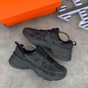 Nike (black)